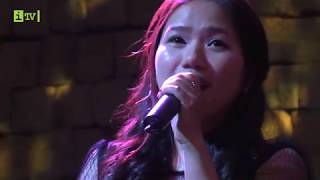 Thùy chi live  Xe Đạp amp Mưa  M4U Hành trình còn mãi [upl. by Xonnel]