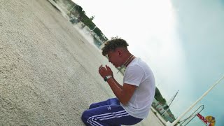 LVZ  Malade Clip Officiel [upl. by Tray]