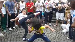 JOGO DURO DE CRIANÇAS NA CAPOEIRA  SE INSCREVE [upl. by Gavra]